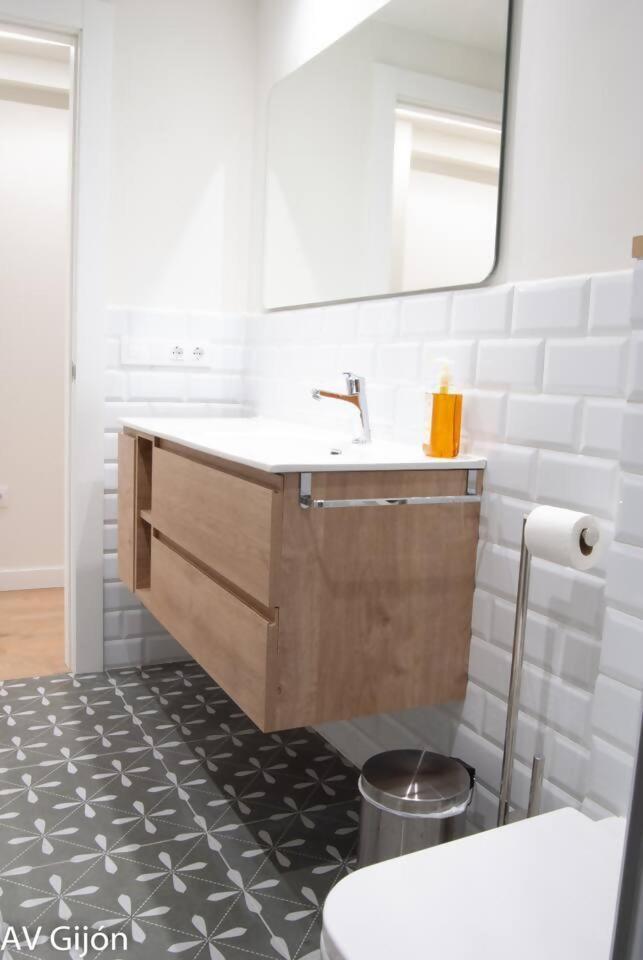 Apartamento La Playa 17 Gijón Buitenkant foto